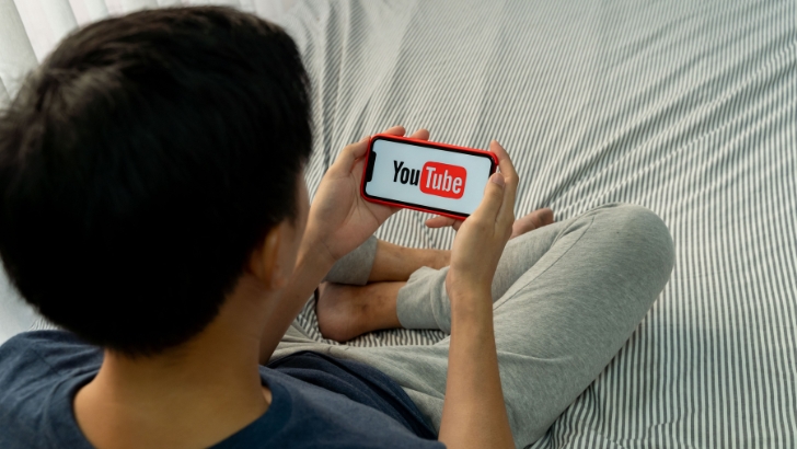 Etats-Unis : YouTube veut limiter le visionnage de vidéos nuisant à la santé mentale des adolescents