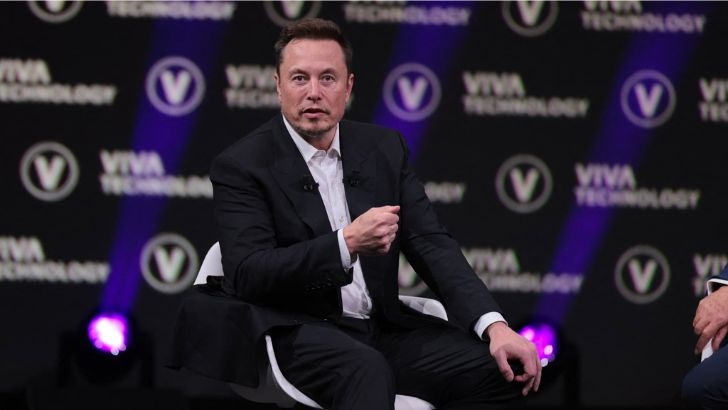 Elon Musk présente sa propre interface d’intelligence artificielle générative
