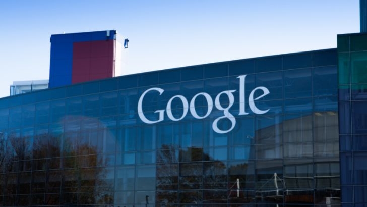 Google licencie dans son service pub
