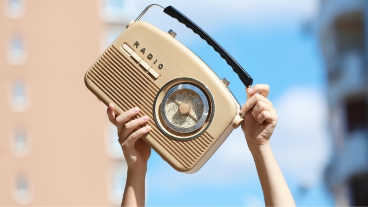 Les radios indépendantes mobilisées face à la fusion de l’audiovisuel public