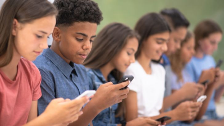 Un projet d’interdiction des réseaux sociaux aux moins de 16 ans fait polémique en Floride
