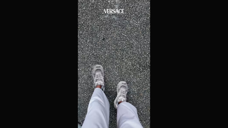 Snapchat donne vie aux nouveaux sneakers Versace avec la réalité augmentée