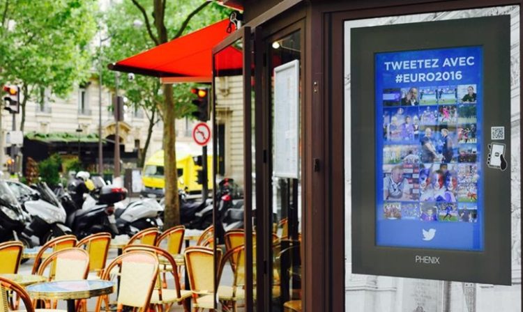 Phenix Digital diffuse une sélection de tweets de l’Euro 2016 sur 100 écrans digitaux à Paris avec CityMeo