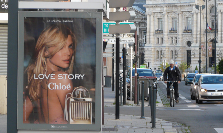 Clear Channel remporte les mobiliers urbains pub 2m² et les panneaux d’expression libre de Lille, Lomme et Hellemmes