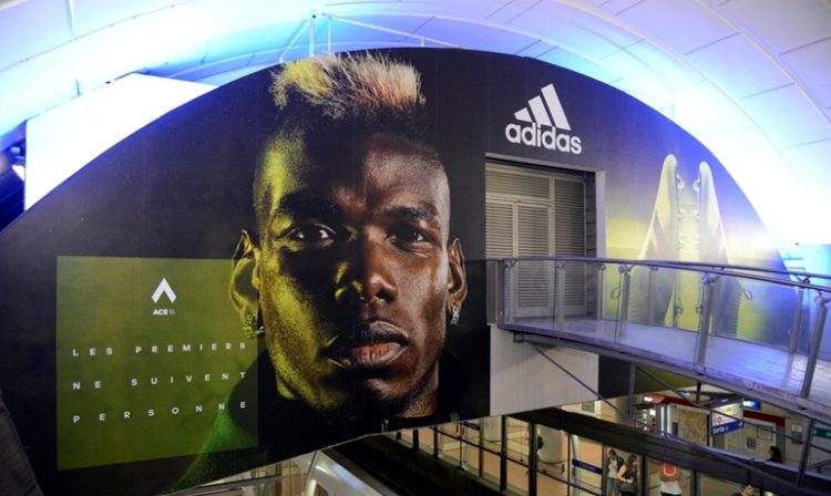 Speed of light d’Adidas en affichage événementiel dans les transports parisien avec Carat et Posterscope