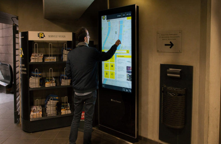 Clear Channel déploie des totems digitaux interactifs, serviciels, avec embarquement d’Open Data dans les parkings du centre-ville de Lyon