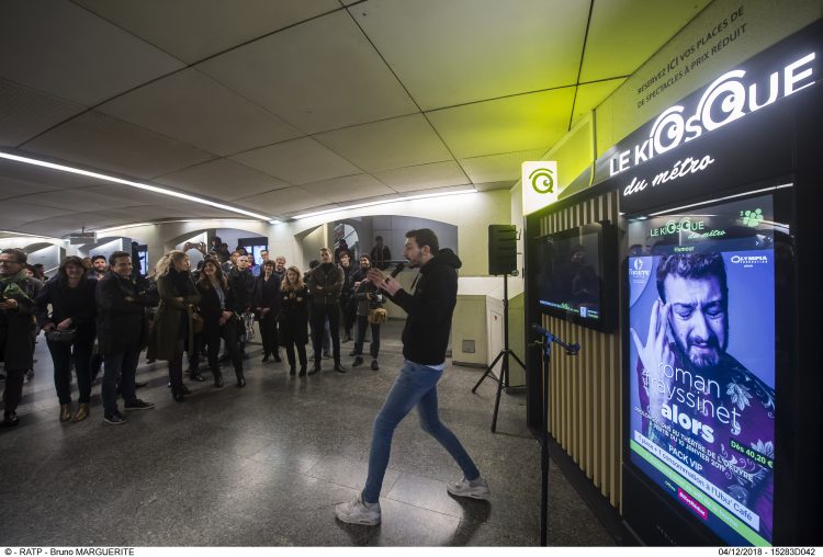 La RATP et Metrobus inaugurent le «Kiosque du métro» pour proposer aux voyageurs des promotions sur les places de spectacle en achat direct