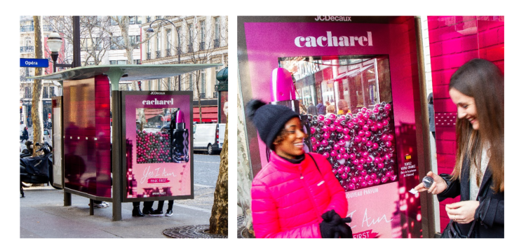 JCDecaux habille un abribus en rose pour Cacharel