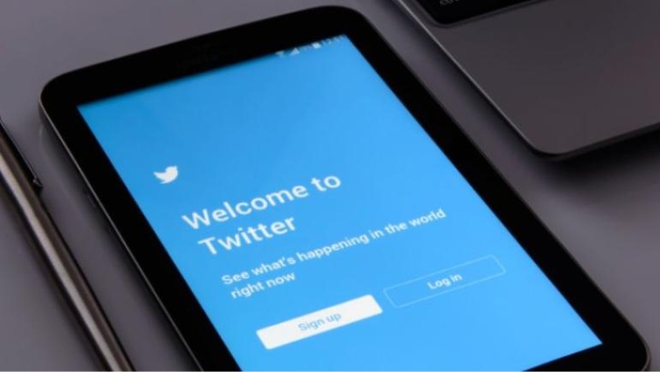 Twitter enregistre une perte d’environ la moitié de ses revenus publicitaires