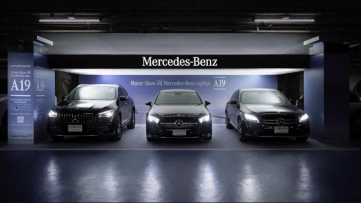 Mercedes-Benz fait la promo de son stand au Salon de l’automobile de Bangkok